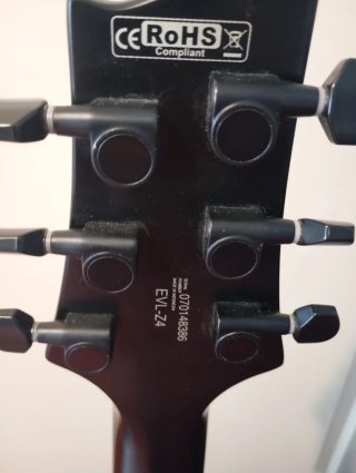 Cort EVL Z4 pastillas EMG-HZ +Amplificador Fender