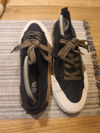 Zapatillas Zara Negras y Blancas
