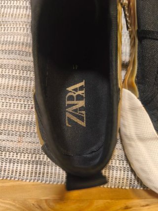 Zapatillas Zara Negras y Blancas
