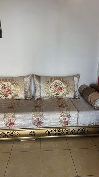 Sofá Marroquí Beige y Dorado