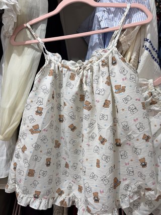 Pijama de ositos blanco y marrón