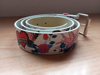 Cinturón blanco con dibujos