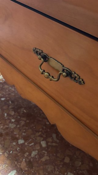 Mesa de centro de madera con cajones