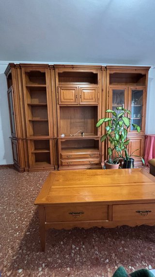 Mesa de centro de madera con cajones