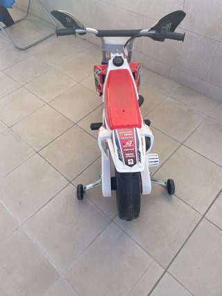 Moto Eléctrica Infantil Injusa Roja y Blanca