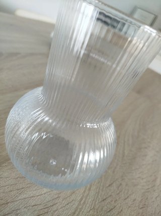 Jarrón de cristal transparente