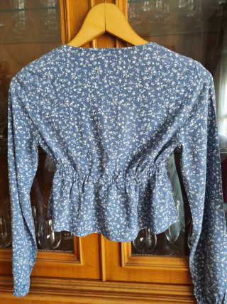 Blusa Bershka floral manga larga XS