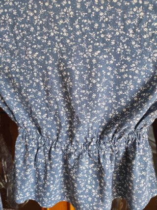Blusa Bershka floral manga larga XS