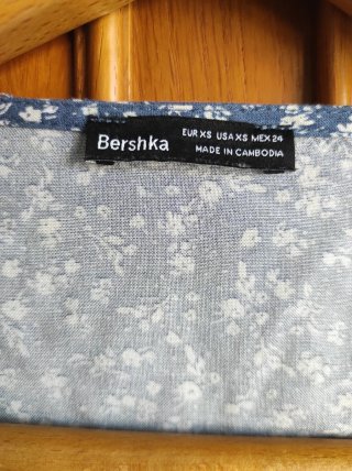 Blusa Bershka floral manga larga XS