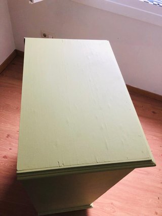 Cajonera de madera verde claro