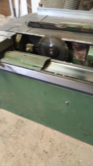 Máquina de carpintería verde