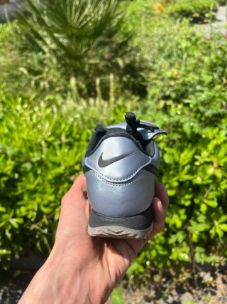 Nike Cortez Argento e Nero