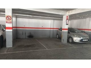 Garaje en venta en Centre en Badalona