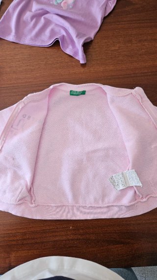 Set Benetton bambina: felpa, t-shirt, canotta
