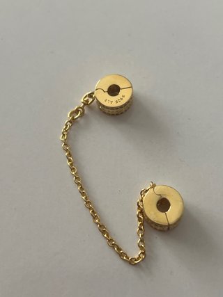 Cadena de seguridad Pandora dorada