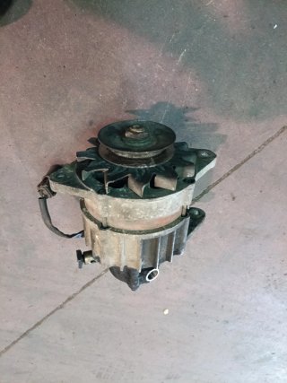 Alternador Nissan Cabstar 2.7 TD con depresor