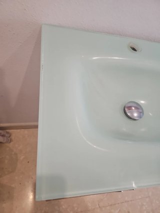Mueble de baño con lavabo de cristal