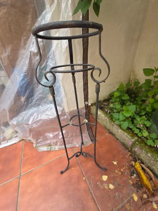 Soporte  para Plantas de hierro fundido .