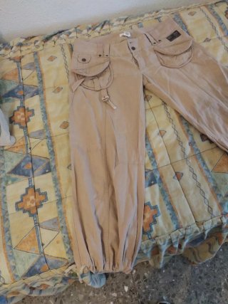Pantalón cargo beige