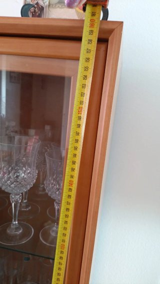 Vitrina de madera y cristal