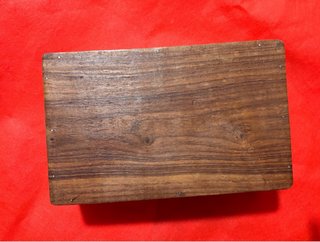 Caja de madera con incrustaciones de hueso