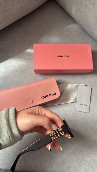 Gafas de sol Miu Miu negras