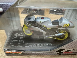 Yamaha YZR 250 - Olivier Jacque 2001