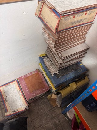 Lotes de azulejos cerámicos variados y rodapiés
