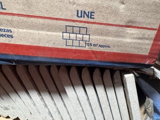 Lotes de azulejos cerámicos variados y rodapiés