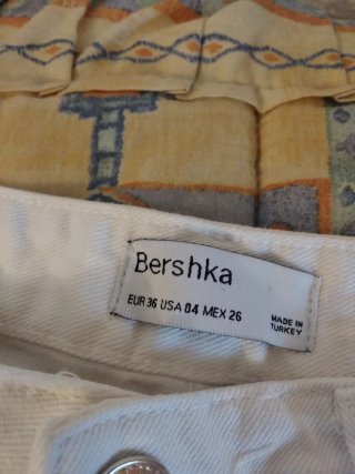 Pantalón Bershka blanco recto T.36
