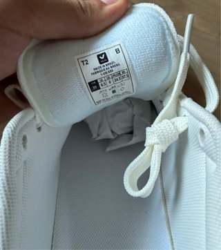 Zapatillas Veja blancas detalle beige
