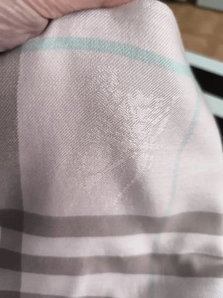 Bufanda Burberry fina rosa y beige