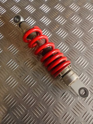 Amortiguador de moto rojo