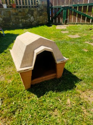 Caseta para perro mediano de resina muy resistente