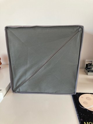 Cajonera de tela gris con 2 cajones
