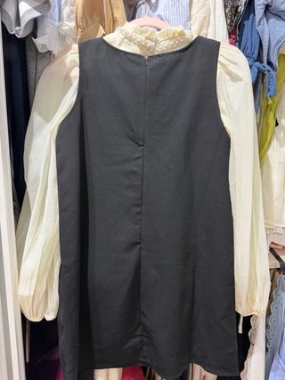 Vestido negro y blanco con lazo