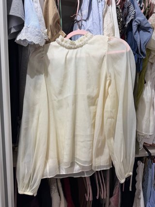 Vestido negro y blanco con lazo
