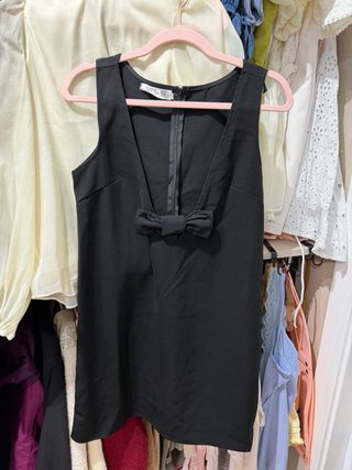 Vestido negro y blanco con lazo