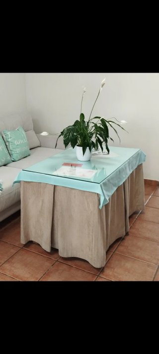 Mesa camilla con cristal. REGALO dos vestiduras.