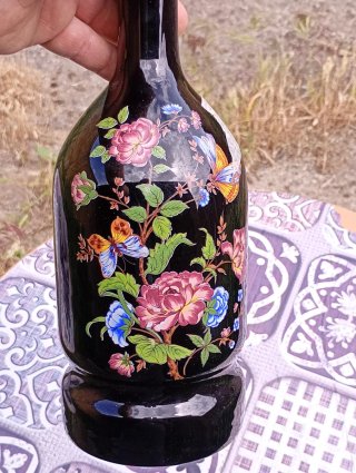 Vaso bottiglia nero decorato fiori e farfalla