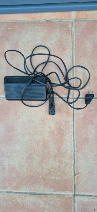 Pedal para máquina de coser