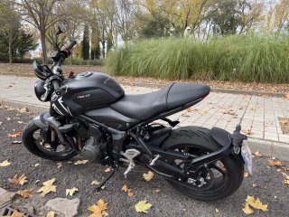 Triumph Trident 660 Negra