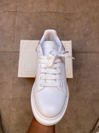 Sneakers Alexander McQueen nere e bianche