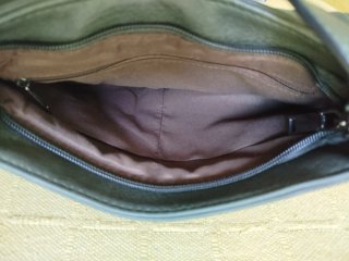 Bolso bandolera verde con parches