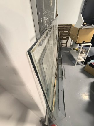 Mampara y doble puerta de cristal