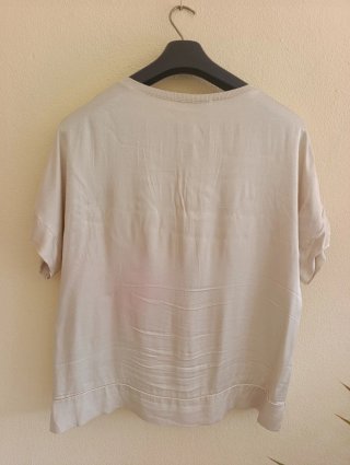 Blusón beige tejido sedoso