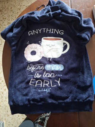 Sudadera azul marino con bordado de café y donut