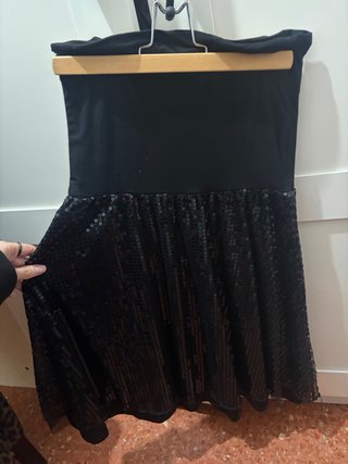 Vestido negro con lentejuelas corto