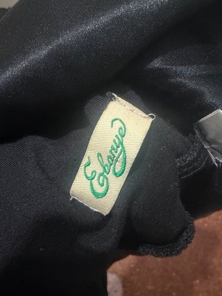 Vestido negro con lentejuelas corto