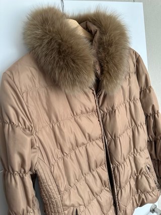 Abrigo marrón con cuello de pelo